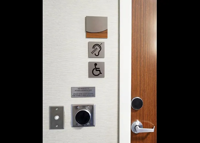 Fairfield Inn & Suites By Marriott Ottawa AirportAirport Hotel